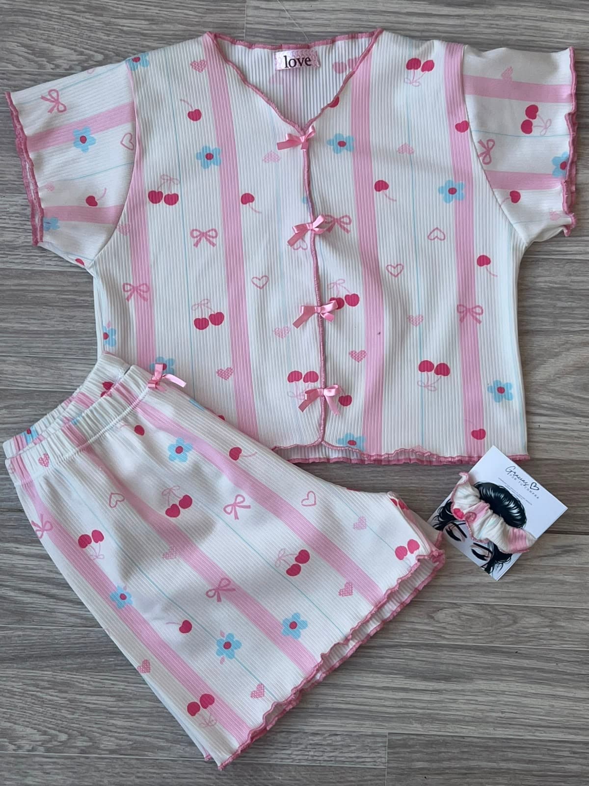 SHORT MANGA BLANCO MOÑOS CEREZAS